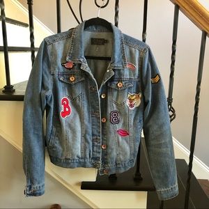 💋Jean jacket, Super Cute Chic w/novelty patches